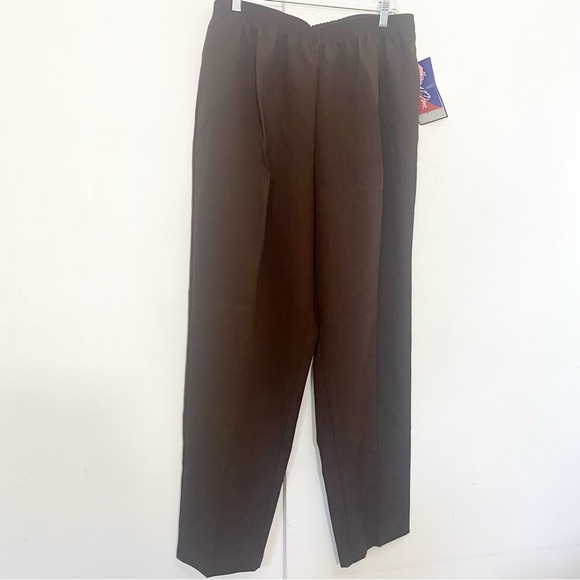 Levi’s Bend Over NWT Women’s Brown Elastic Waist Straight Leg Career Pants 22W - Picture 1 of 8